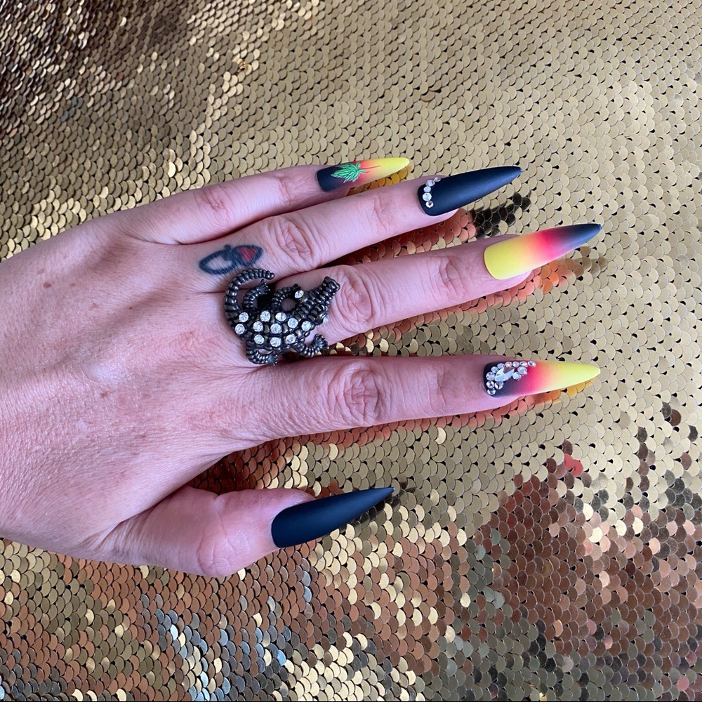Feral Edge “Shiny Sunset” Glue-on Stiletto Nails